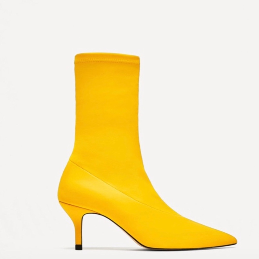 Brand new Zara yellow boots 35